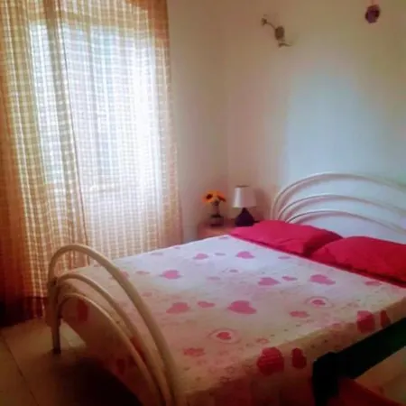 Cozy House With Garden In