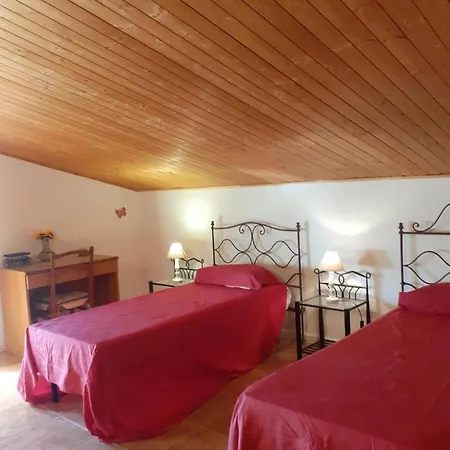 Cozy House With Garden In Semesterbostad